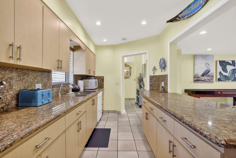 222 Kitchen angle 2