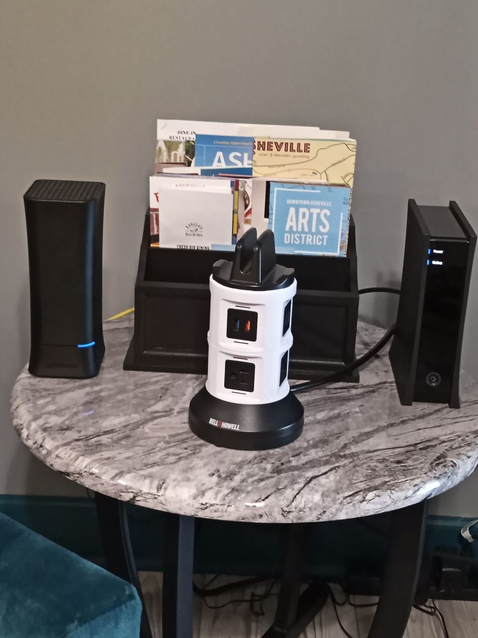 CHARGING STATION  With brochures and SUPER HIGH SPEED Wi-Fi