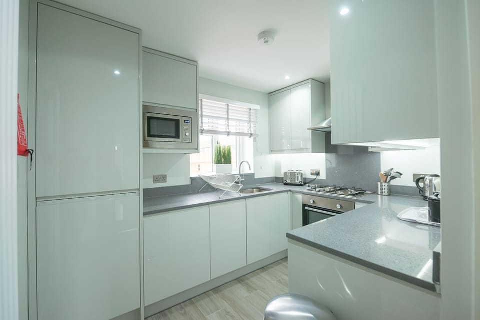 Luxury House, Private Bathroom (Up to 6 Guests) | Shared kitchen