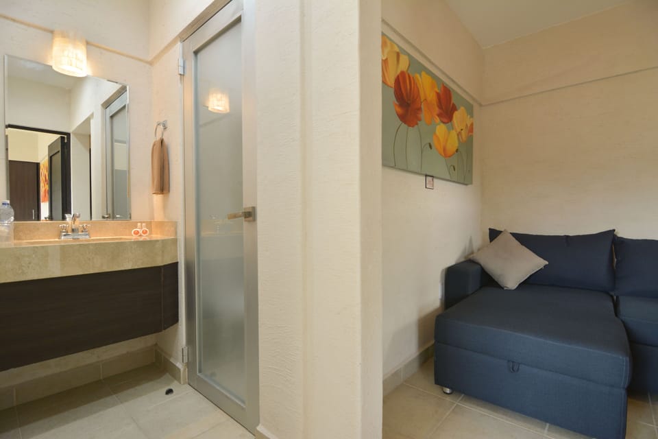 Superior Room | Desk, iron/ironing board (on request), bed sheets