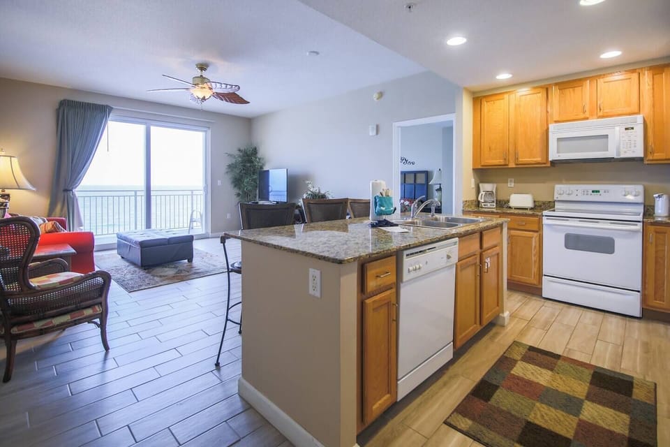 Fully equipped kitchen - cook your own meals, or just mix the drinks! :)