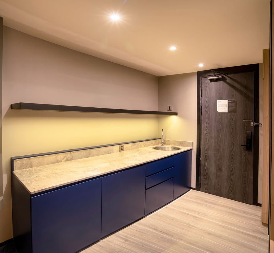 Deluxe Room (Premier) | In-room safe, desk, laptop workspace, iron/ironing board (on request)