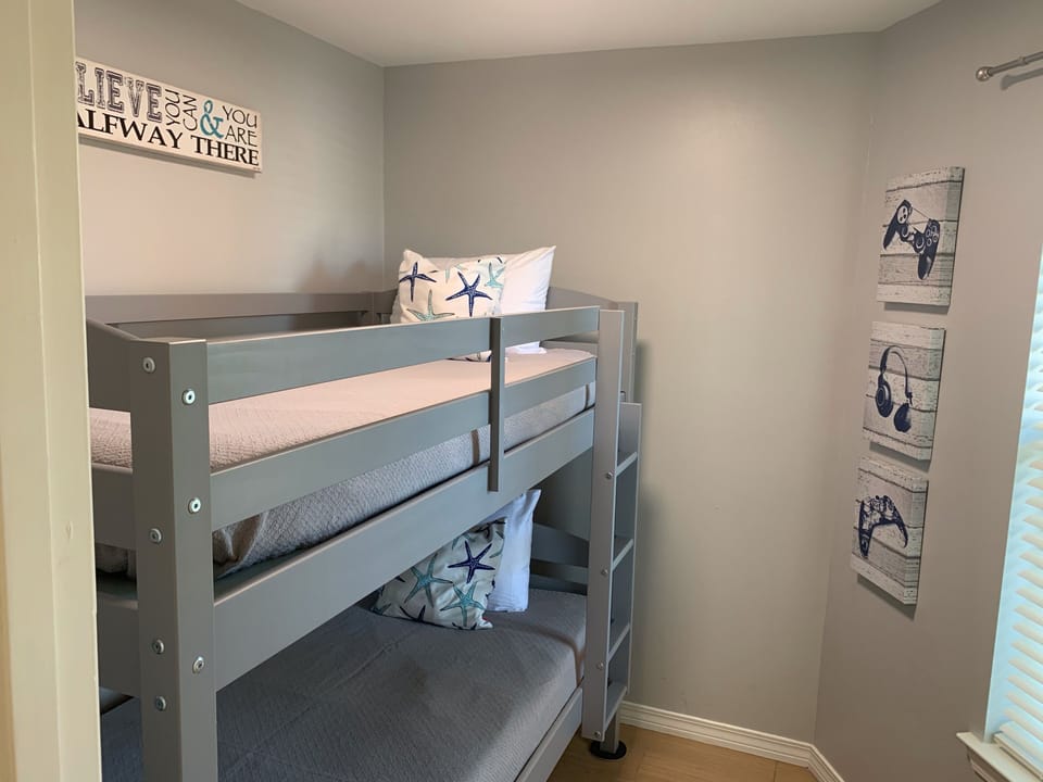 Bunk beds in third bedroom