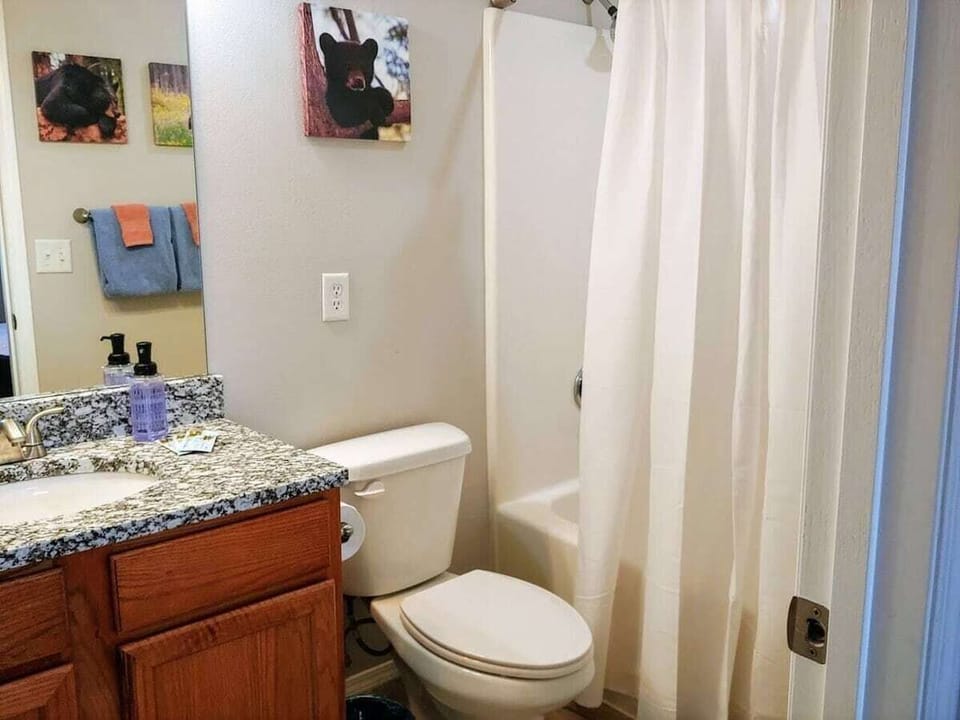 En suite master bathroom.