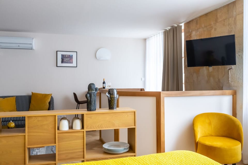 Magnificent Bordeaux studio in beautiful stone in the heart of the city Apartment in Bordeaux