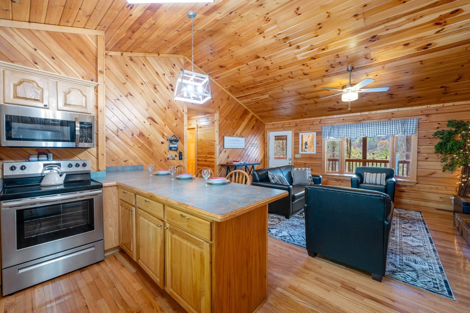 Spacious kitchen - room for several cooks!