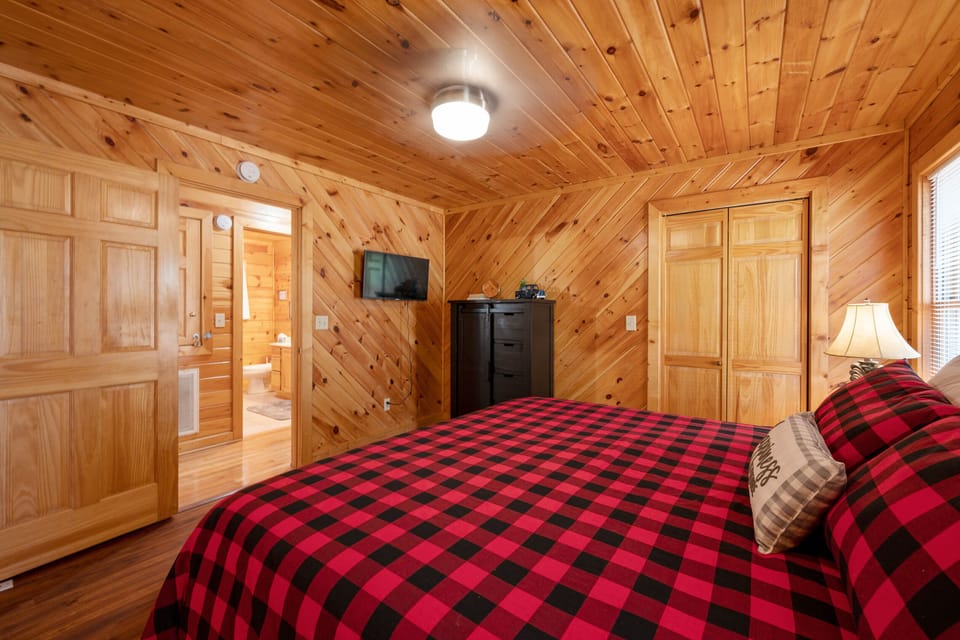 Full closet and new wardrobe chest gives you plenty of room to unpack and unwind