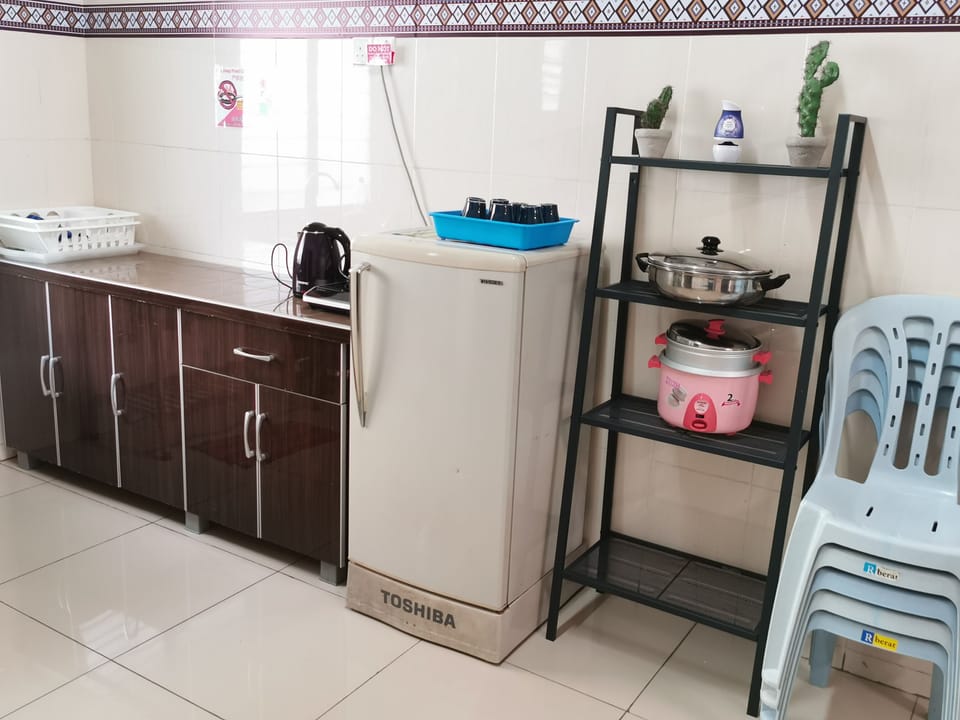The Woodz x Zooby | Private kitchen | Fridge, rice cooker