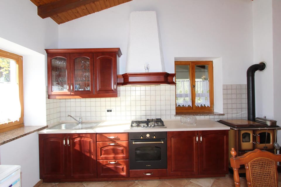 House, 1 Bedroom, Terrace, Garden View | Private kitchen | Fridge, microwave, oven, stovetop