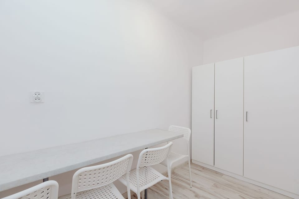 Apartment | Living area | Flat-screen TV