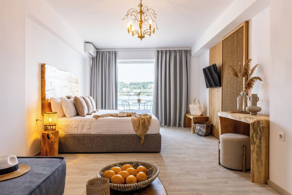 Suite | In-room safe, blackout drapes, free cribs/infant beds, free WiFi