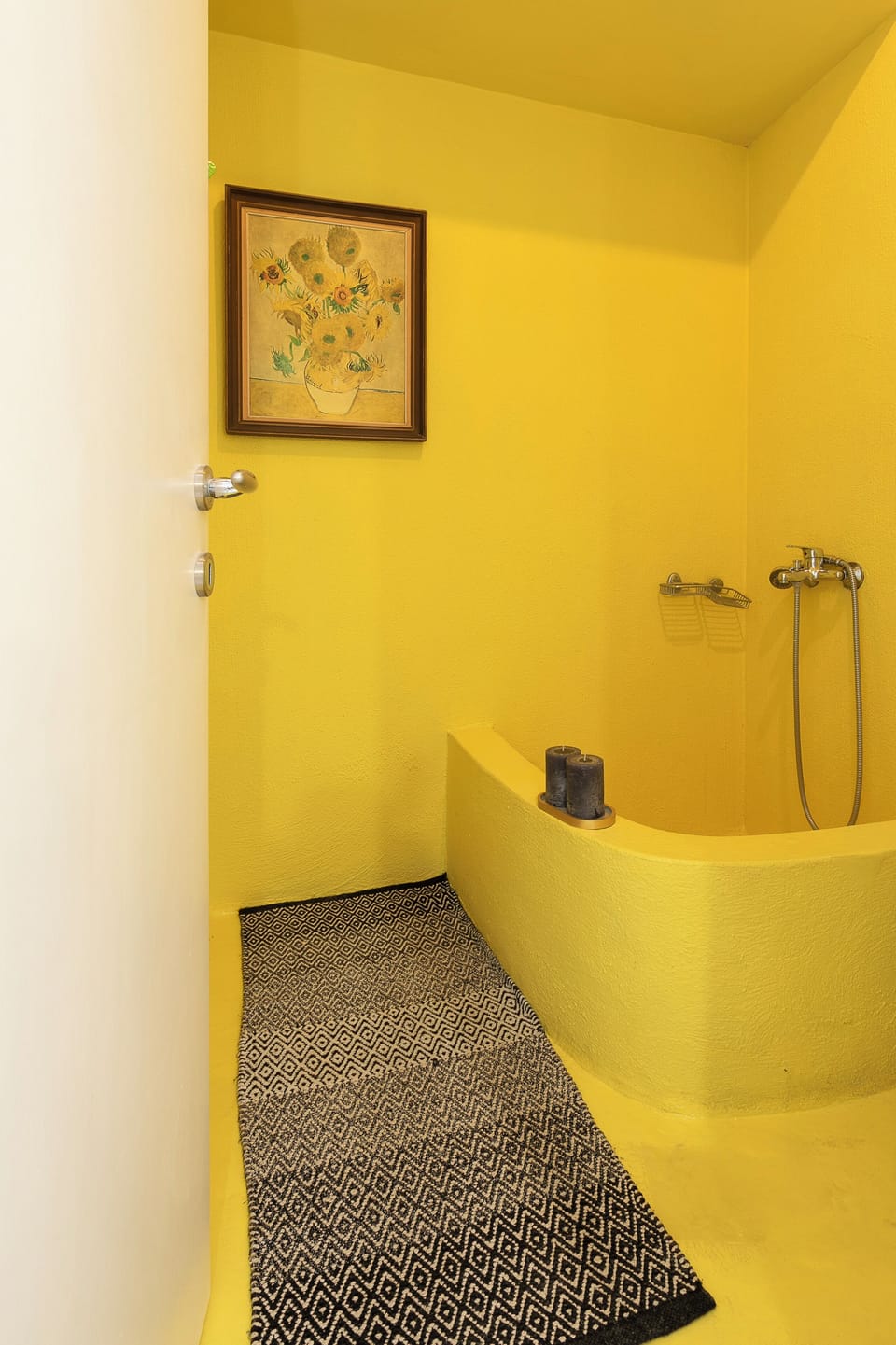 Comfort Double Room | Bathroom | Shower, free toiletries, hair dryer, towels