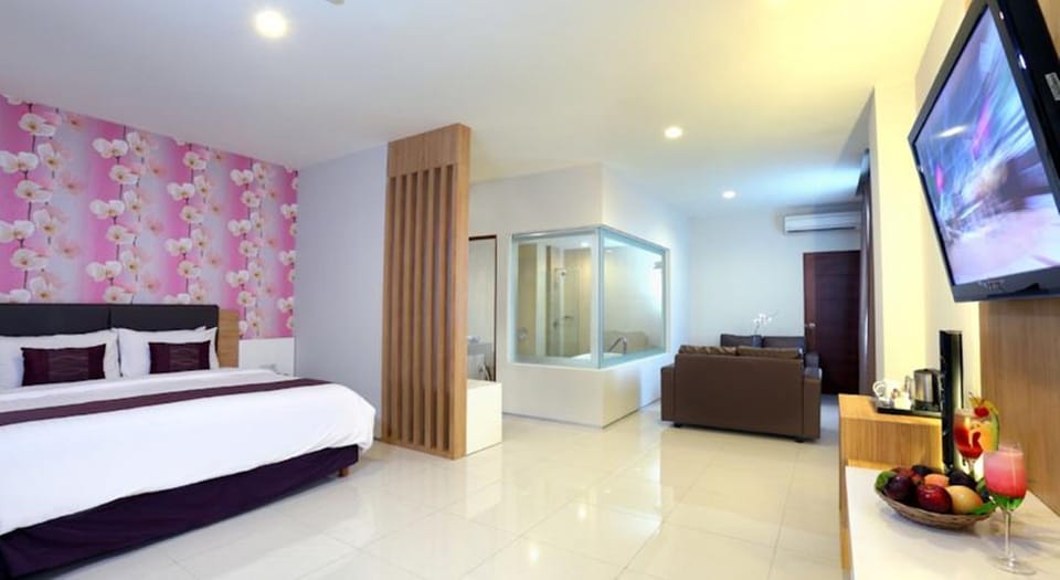 Presidential Suite | Minibar, in-room safe, desk, iron/ironing board (on request)