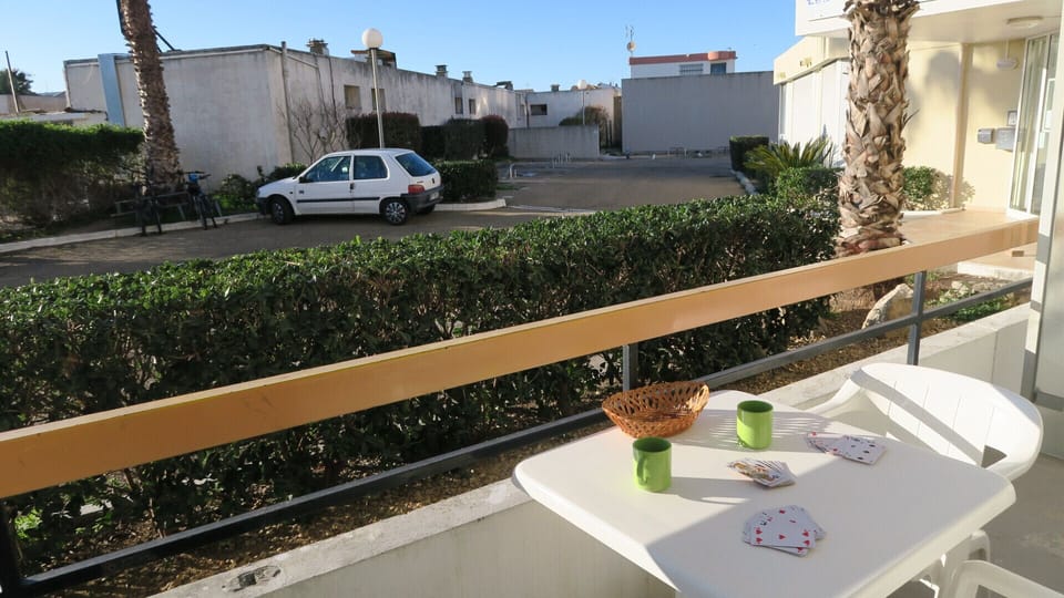 The west-facing balcony to enjoy moments of relaxation in the evening