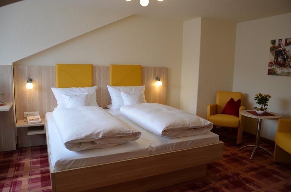 Double Room | In-room safe, desk, WiFi (free), bed sheets