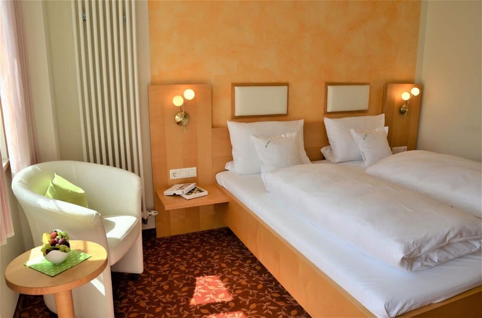 Double Room | In-room safe, desk, WiFi (free), bed sheets