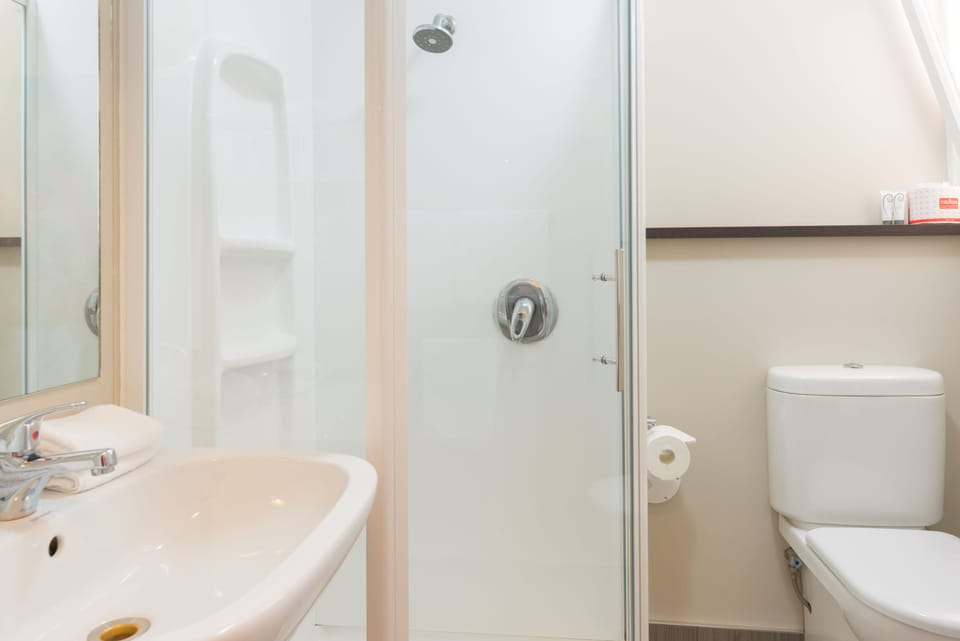 Shower, free toiletries, hair dryer, towels