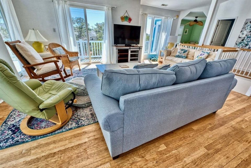 Upstairs 2 pull out queen sofa beds