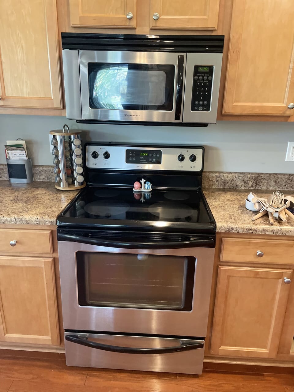 Microwave , and Stove 