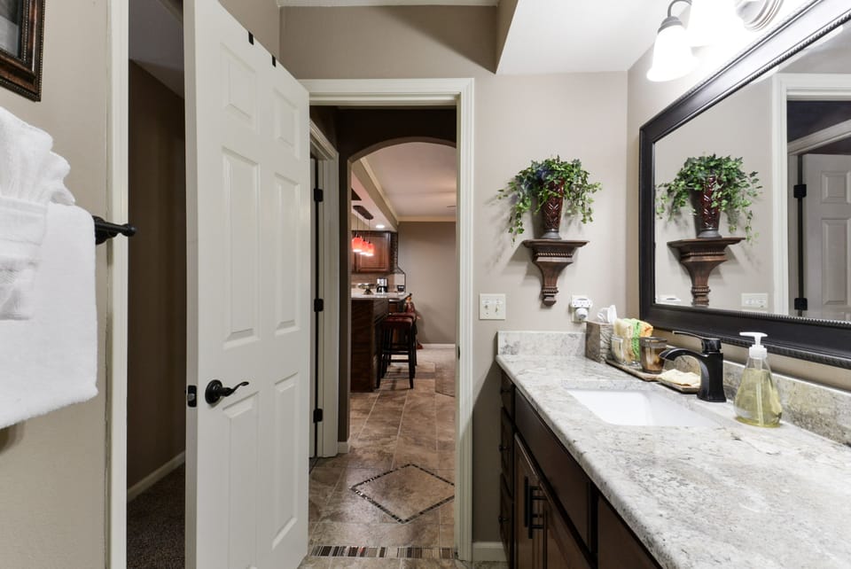 Master Bathroom, granite counters