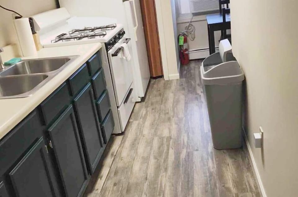 Kitchen with new floors!! 