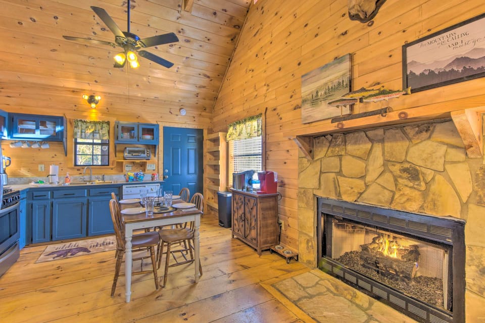 Living Room | Gas Fireplace