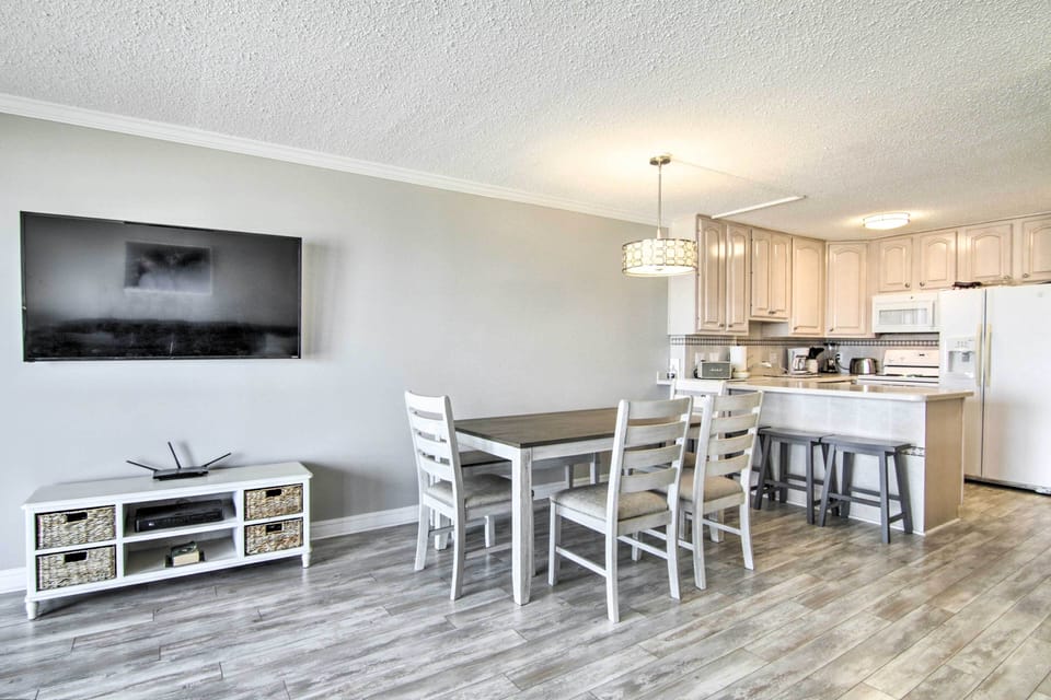 Living Room | Kitchen