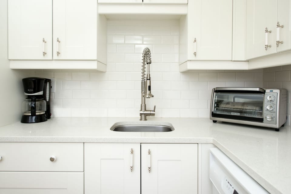 Deluxe Suite, 1 Queen Bed with Sofa bed, Kitchen (Master Suite) | Private kitchen