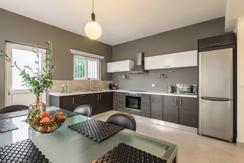 Villa, 3 Bedrooms | Private kitchen | Full-size fridge, microwave, oven, stovetop