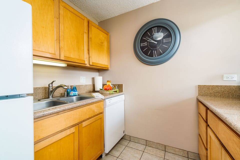 Condo, 1 Bedroom | Private kitchen | Coffee/tea maker, fridge, oven, toaster