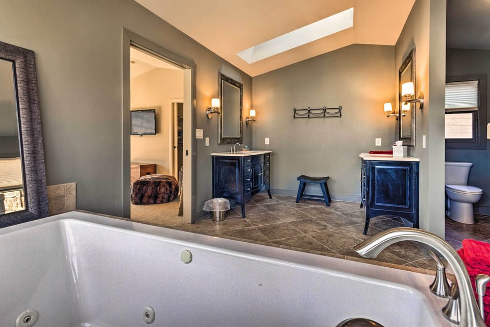 Full Bathroom | Jetted Tub