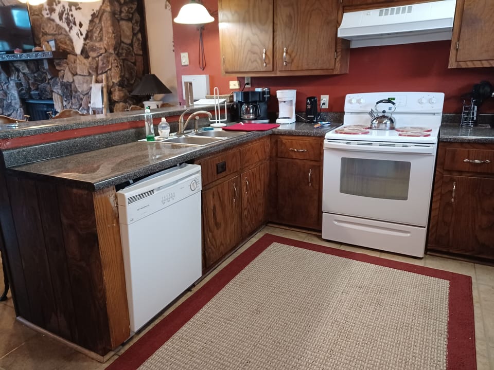 Condo, 6 Bedrooms | Private kitchen | Coffee/tea maker, fridge, oven, toaster