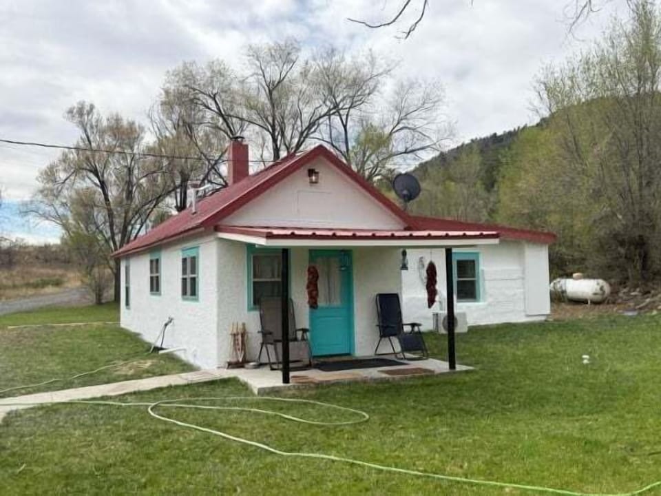 House, 2 Bedrooms | Exterior