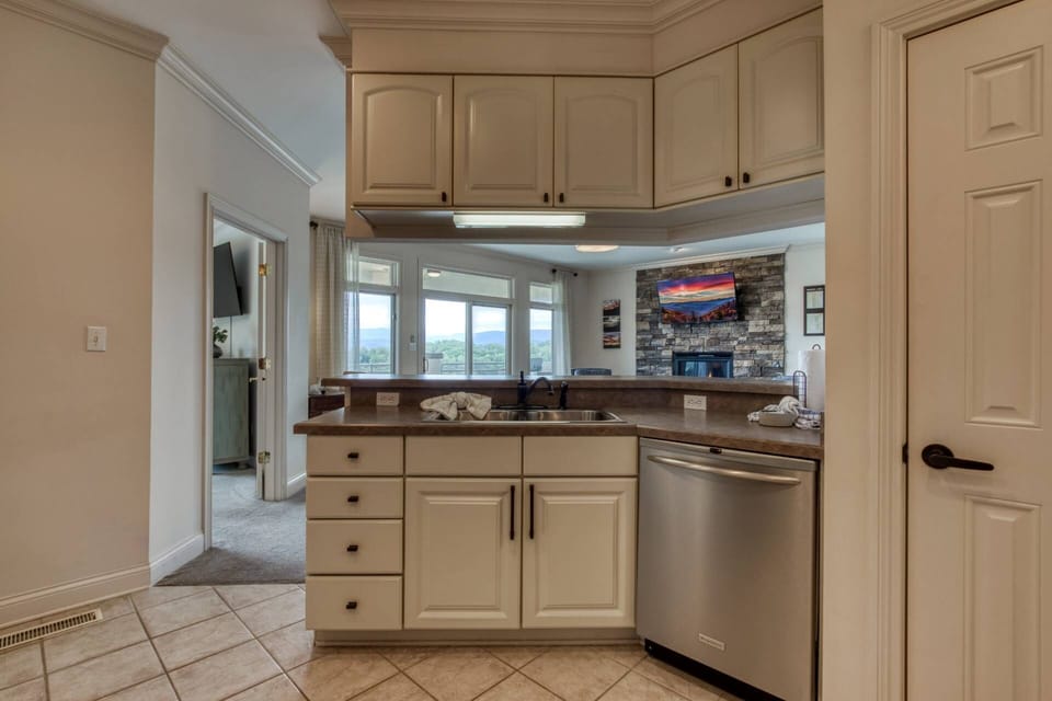 Beautiful mountain view even from the kitchen