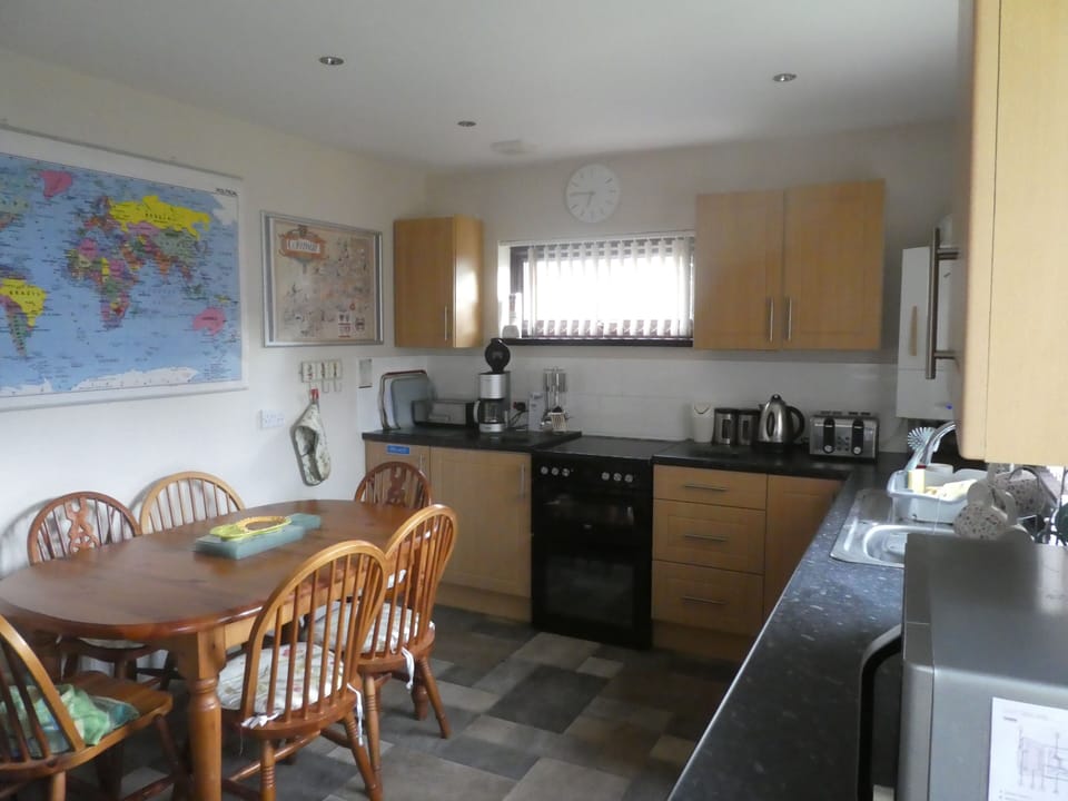 Bungalow, 3 Bedrooms, Patio | Interior