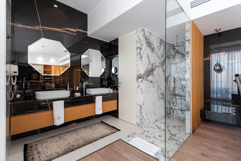 Junior Room, Sea View | Bathroom | Shower, hair dryer, bathrobes, slippers