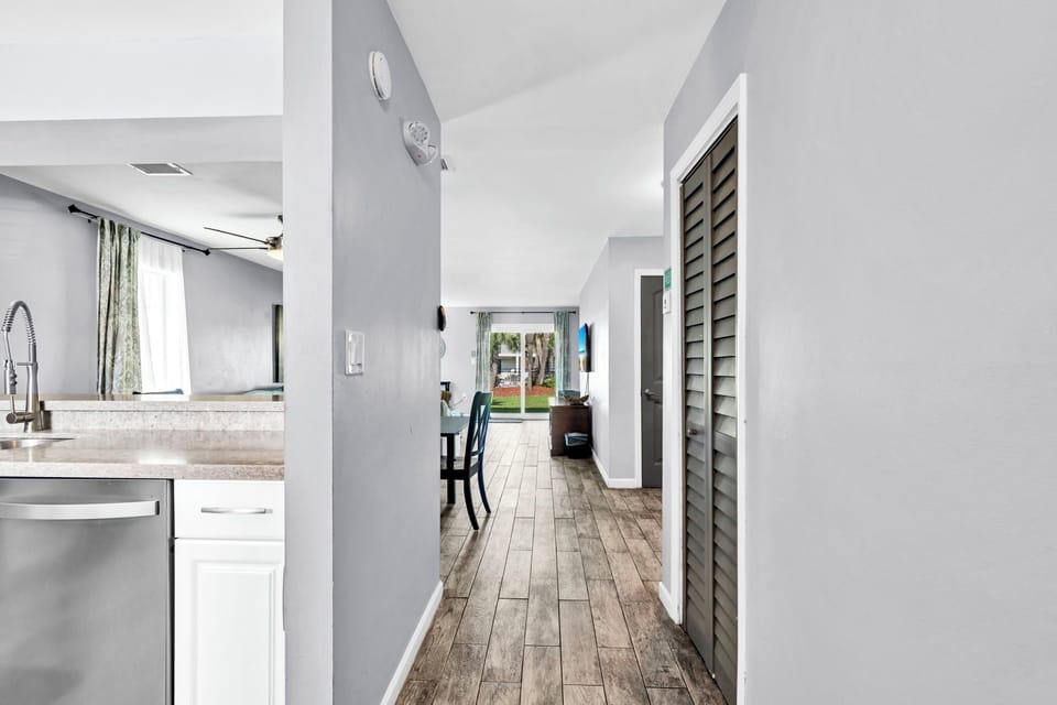 Hallway to kitchen and living room