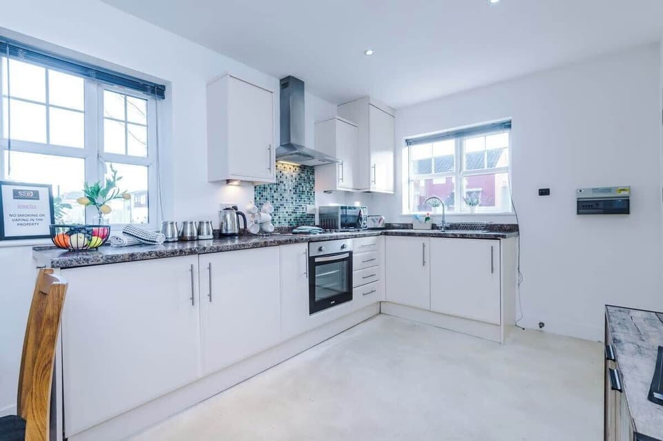Open plan kitchen benefitting from a microwave, hob, oven, washer/dryer & all your kitchen necessities.