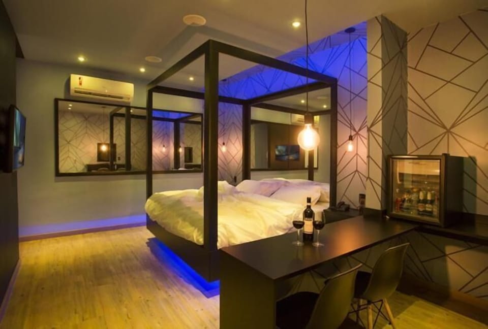 Soundproofing, free WiFi, bed sheets
