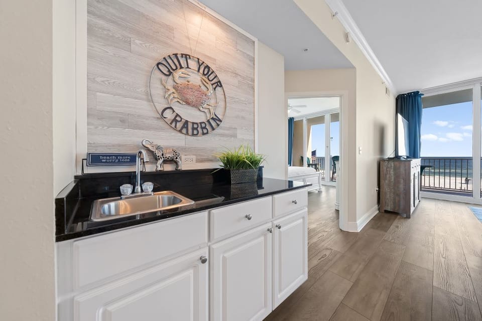 9 San Carlos 308 Wet Bar