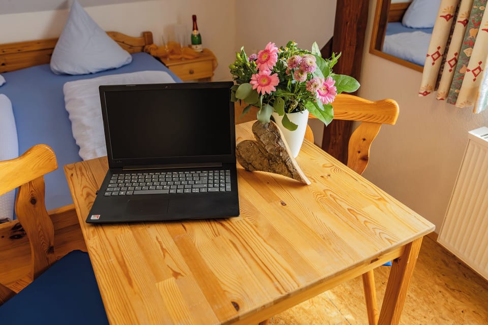 Single Room | Free WiFi, bed sheets