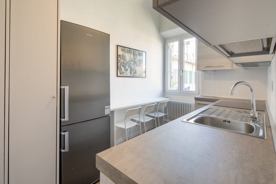 City Apartment | Private kitchen | Full-size fridge, oven, stovetop, dishwasher