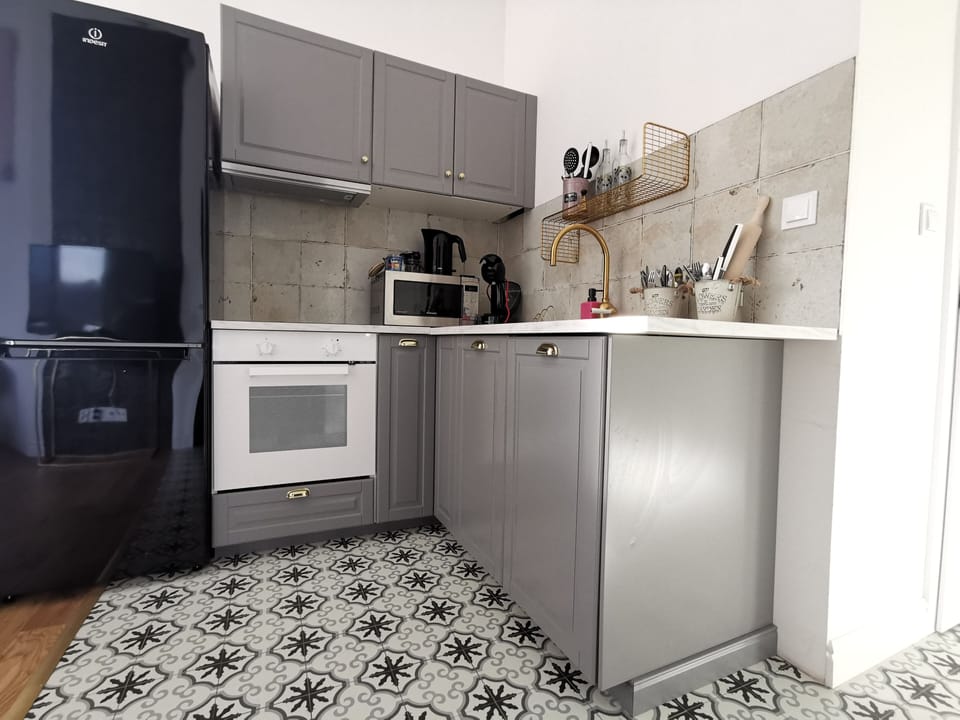 Apartment | Private kitchen | Full-size fridge, microwave, oven, stovetop