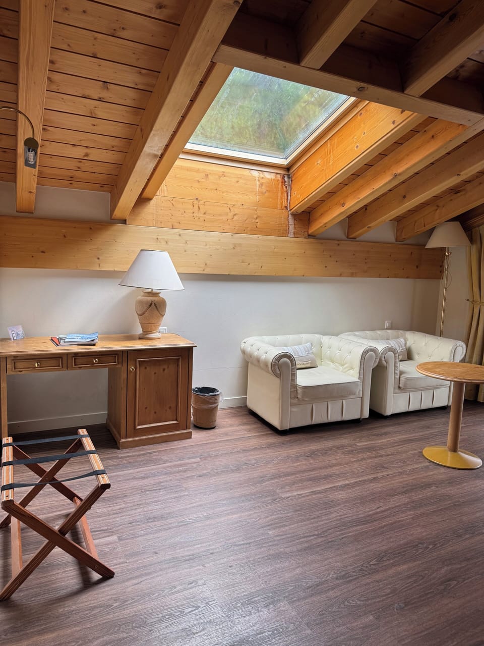 Suite | Living area | Flat-screen TV