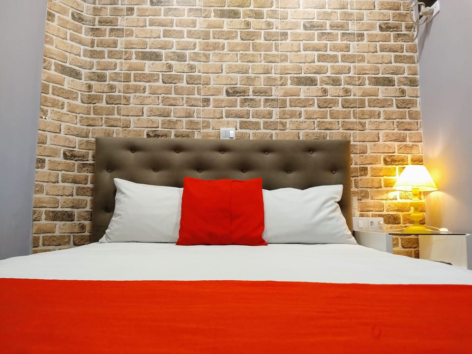 Standard Double Room | Desk, free WiFi, bed sheets