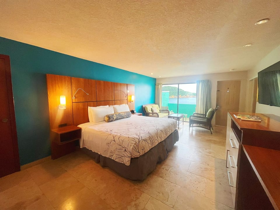 Ocean View Villa Suite King Bed | Premium bedding, in-room safe, individually furnished