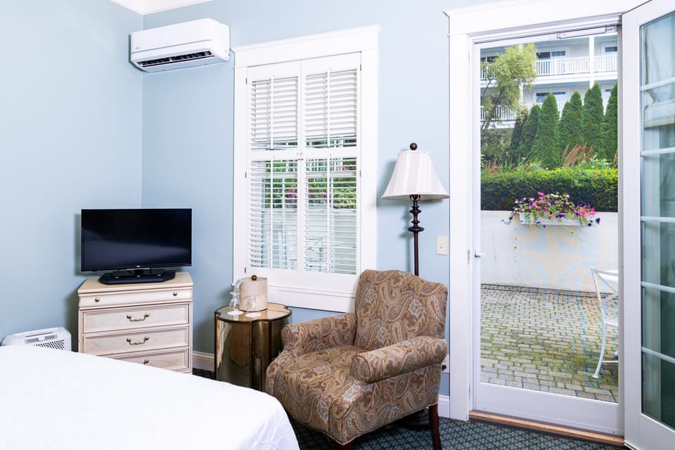 Room, 1 Queen Bed, Mobility Accessible, Patio | Iron/ironing board, free WiFi, bed sheets