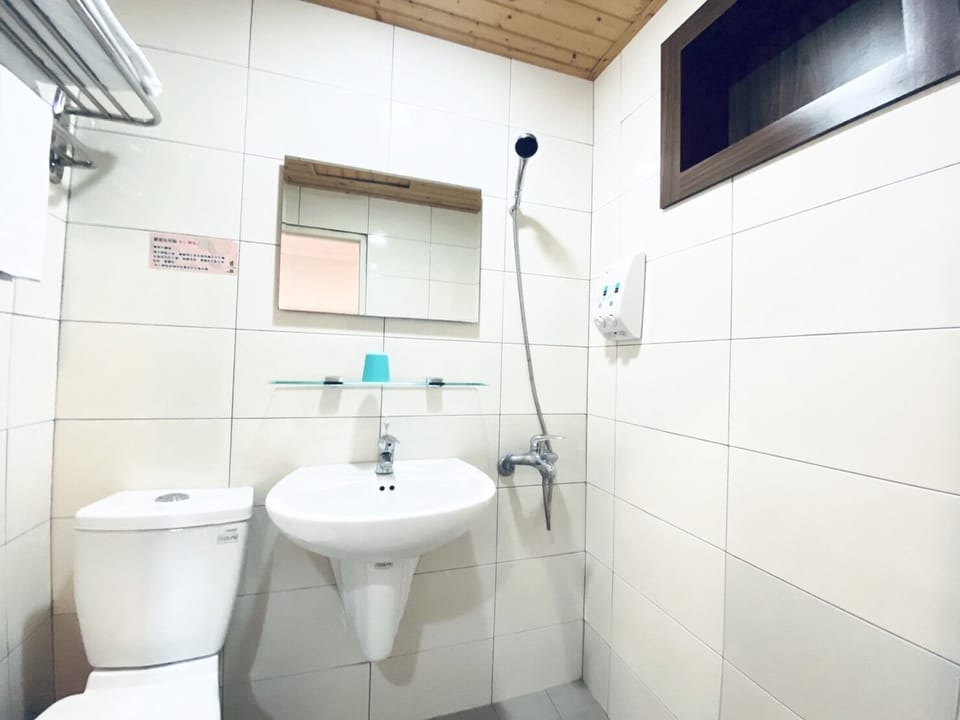 Single Room, No Windows (Room Only) | Bathroom | Free toiletries, slippers, towels