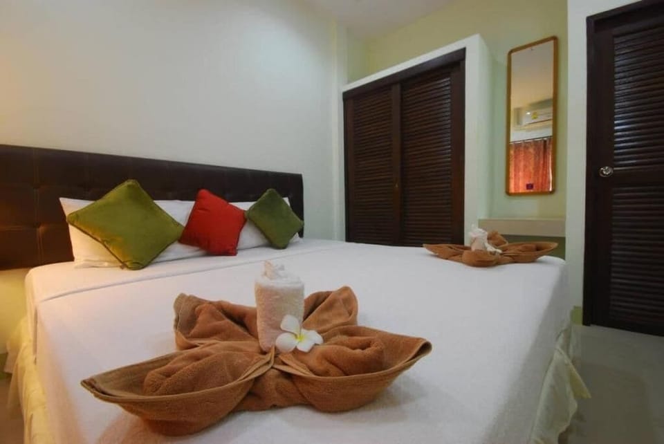 In-room safe, desk, rollaway beds (surcharge), WiFi (free)