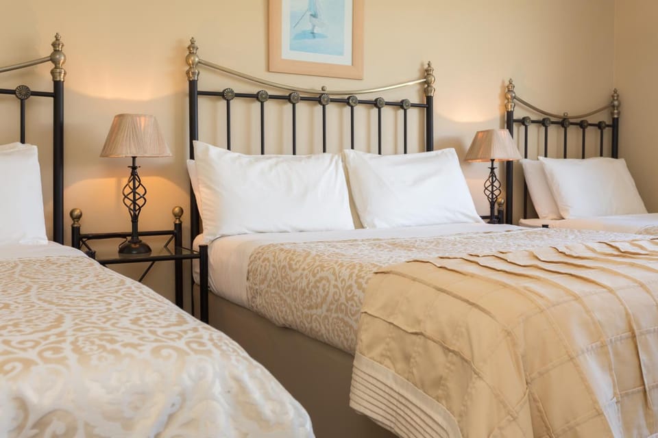 Blackout drapes, free WiFi